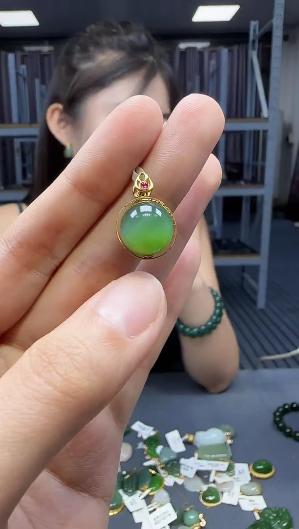 和田玉18K金镶嵌挂件1