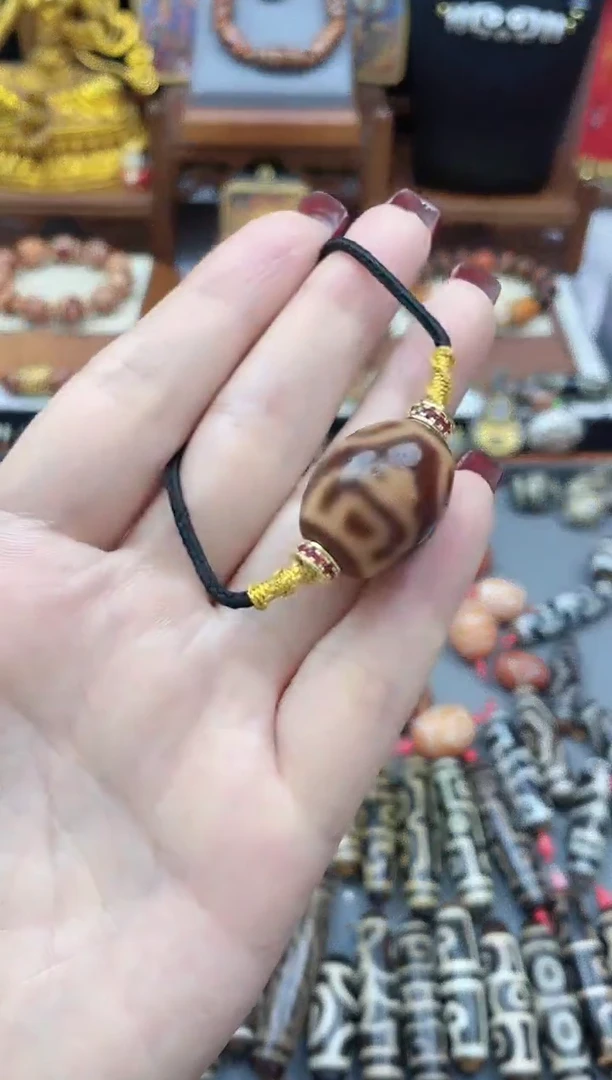 玛瑙/玉髓散珠?****?金蟾红肉全品宝瓶达洛