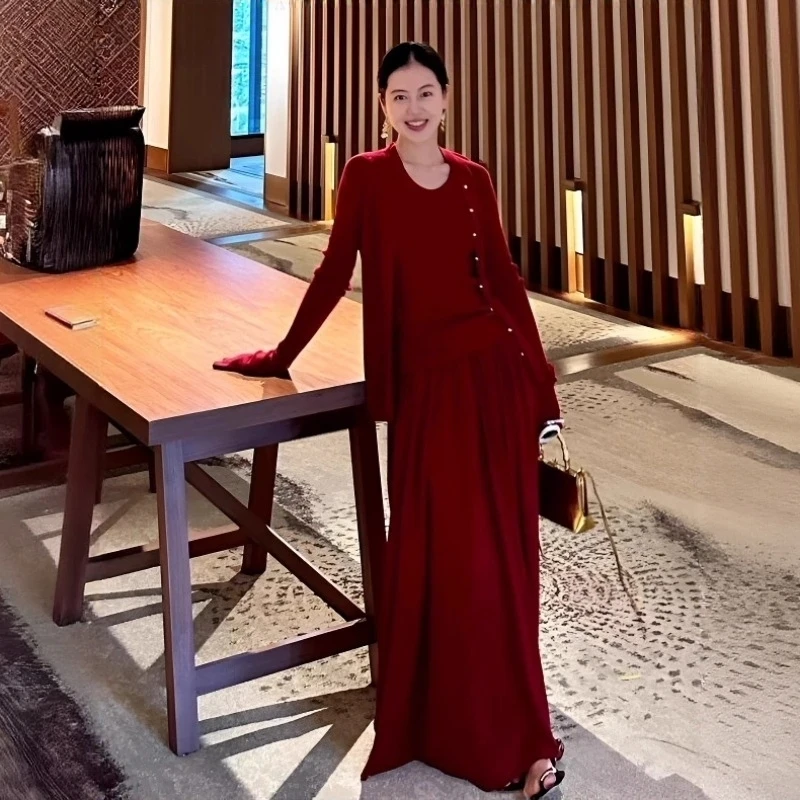 法式名媛风时尚套装裙女2026春新款大红色针织衫背心半身裙三件套