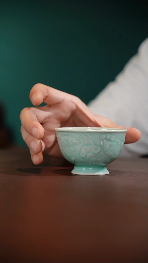 8-1卷足玉藻纹铃铛杯（归无底款）