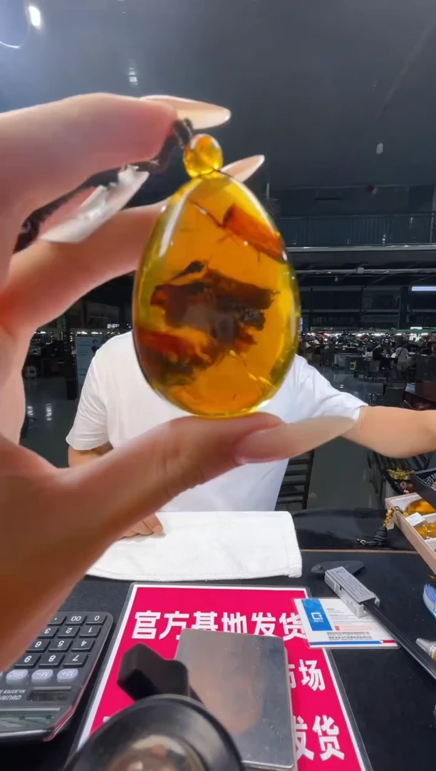 未镶嵌吊坠(不含链)琥珀天然琥珀吊坠 保真