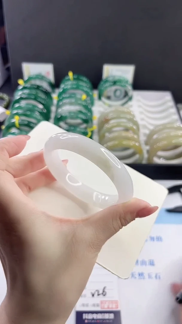 未镶嵌手镯石英质玉多样性发货V26