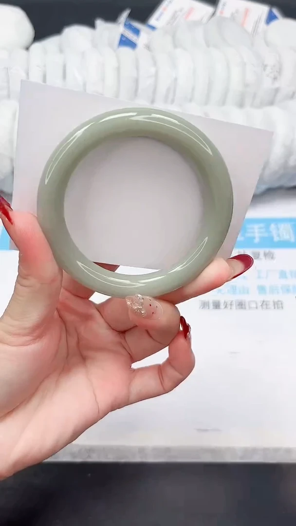 未镶嵌手镯石英质玉147-56.2DY