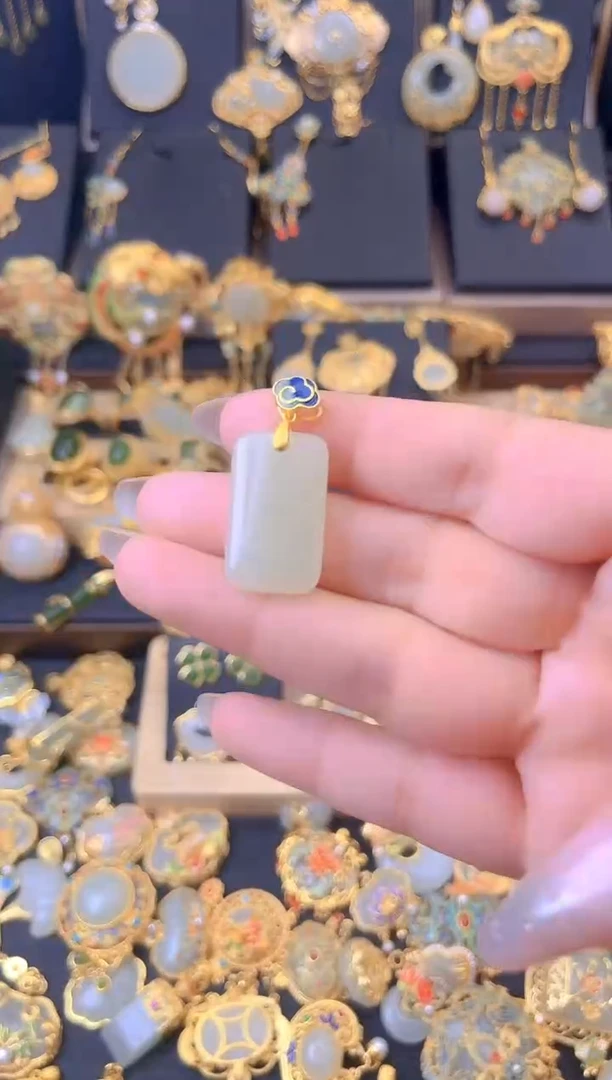 和田玉银S925镀金镶嵌颈饰祥云无事牌吊坠