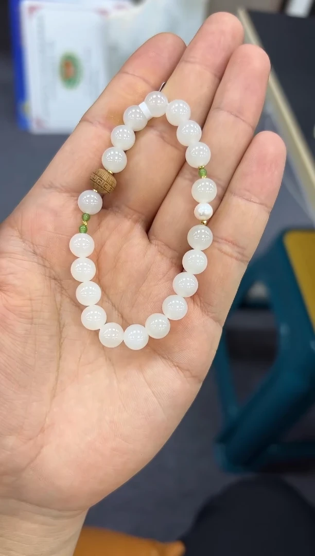 颈饰未镶嵌和田玉手串8mm