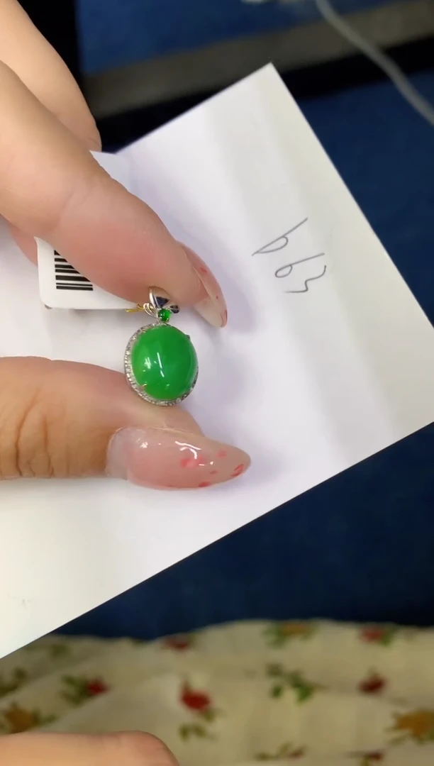 翡翠18K金镶嵌颈饰缅甸天然翡翠A货