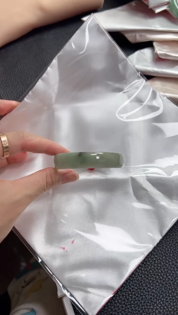 翡翠手镯未镶嵌圈口53半山水