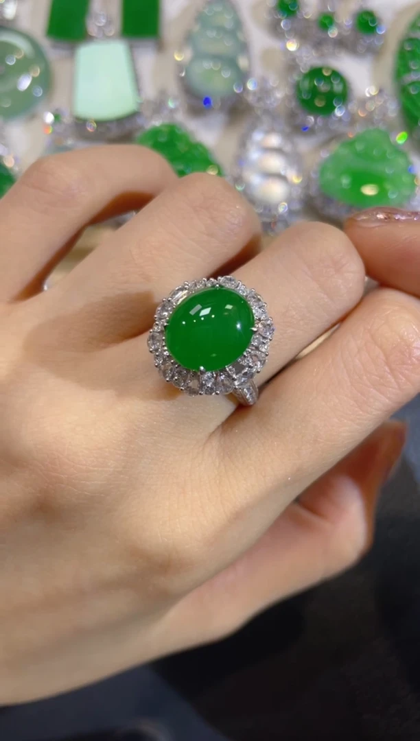 颈饰18K金镶嵌翡翠团购11