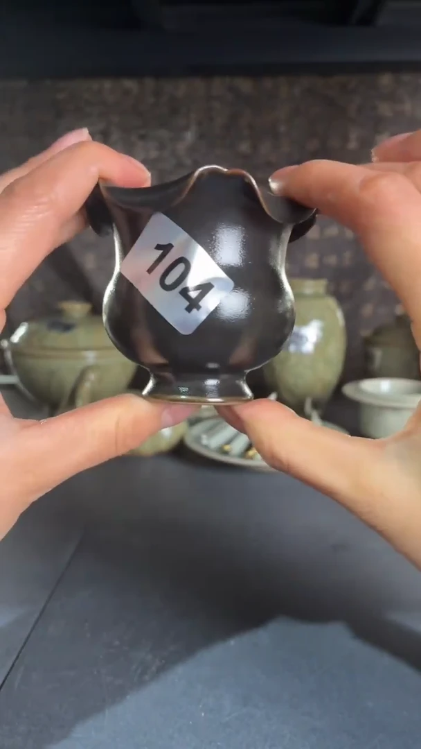 耀州窑仰山黑釉花口尊104