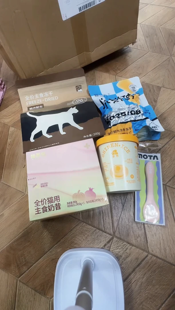 165佳金山下冻干1包+小鲜砖1包+主食奶昔1盒+象恩餐盒1盒+MT勺*1