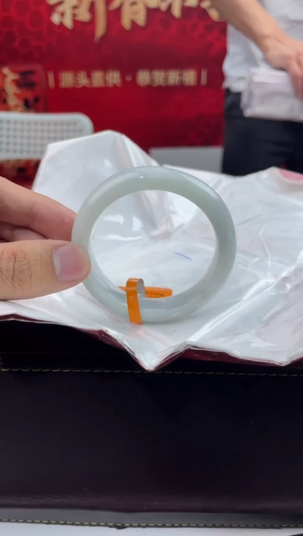 【闪购商品】翡翠手镯未镶嵌32翡翠手镯（微瑕）
