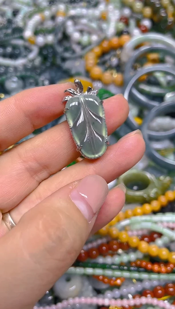 颈饰未镶嵌翡翠/ T /翡翠A货，一件也是批发价