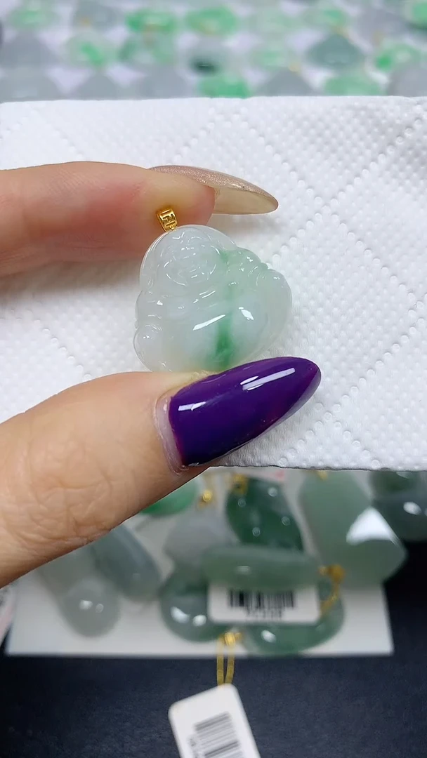 颈饰18K金镶嵌翡翠