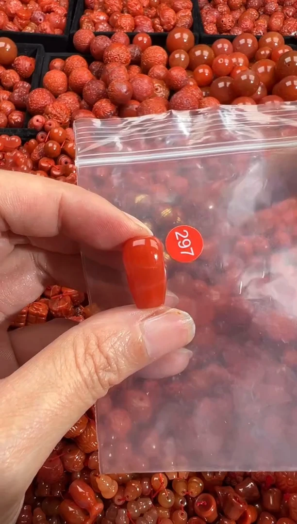 南红玛瑙未镶嵌颈饰1