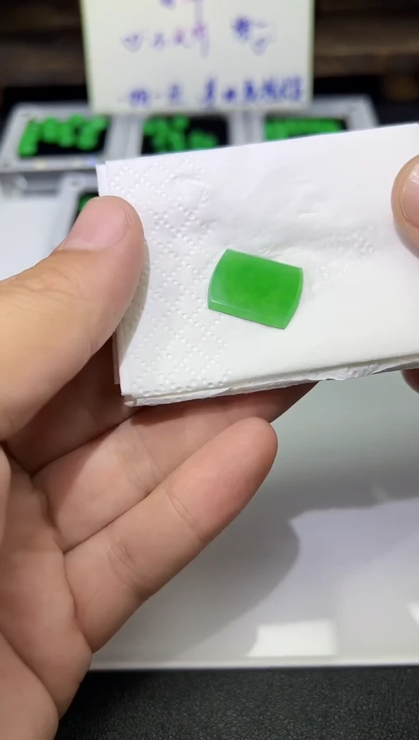 裸石翡翠6922978948959010296