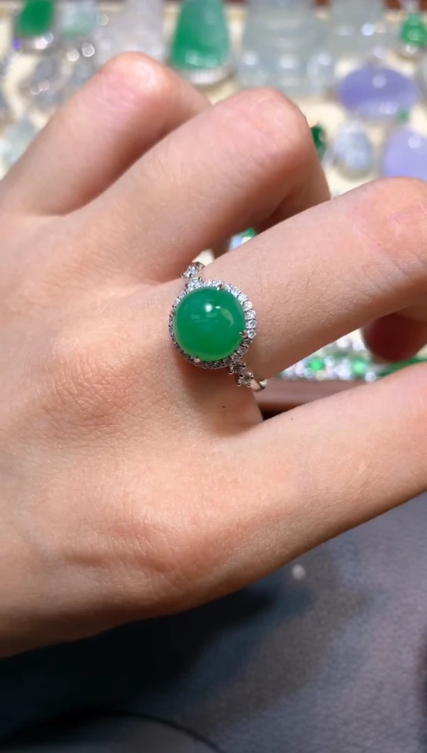 18K金镶嵌戒指翡翠1