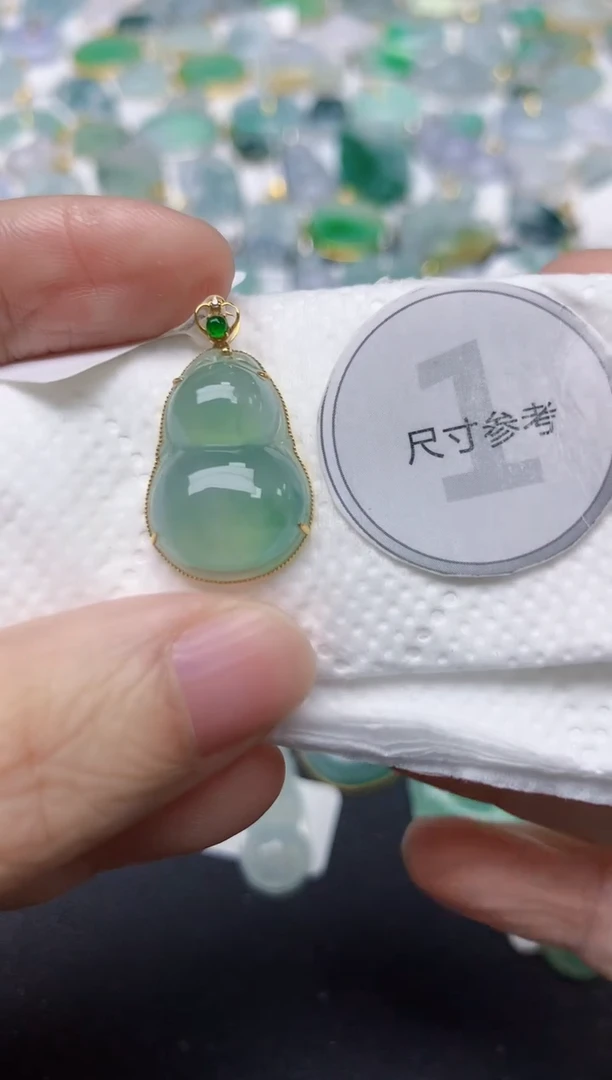 颈饰18K金镶嵌翡翠天然缅甸A货翡翠