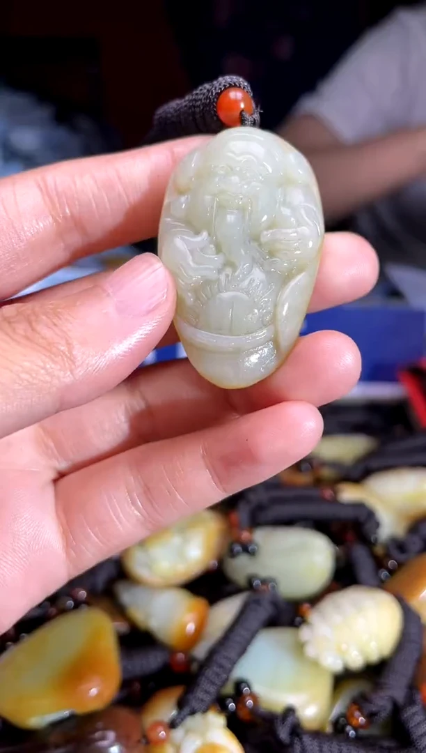 和田玉未镶嵌颈饰1