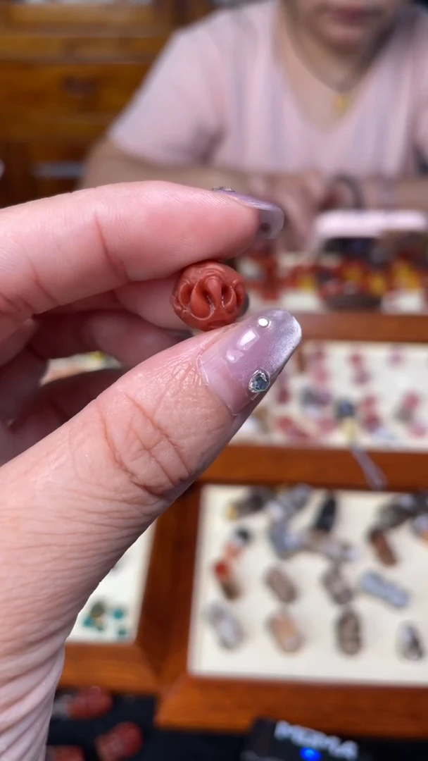 南红玛瑙未镶嵌颈饰115吞噬