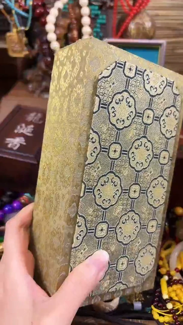 和田玉未镶嵌颈饰..................