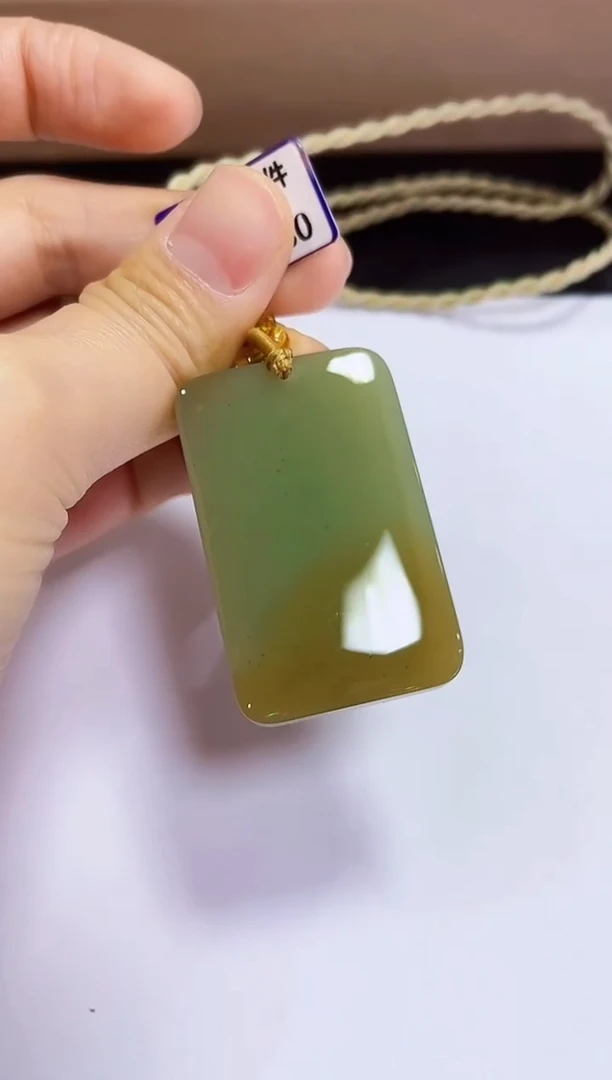 颈饰未镶嵌和田玉挂件