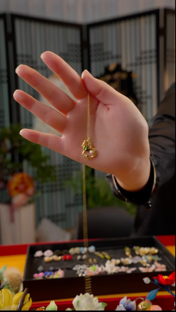 刺绣非遗绒花手工饰品
