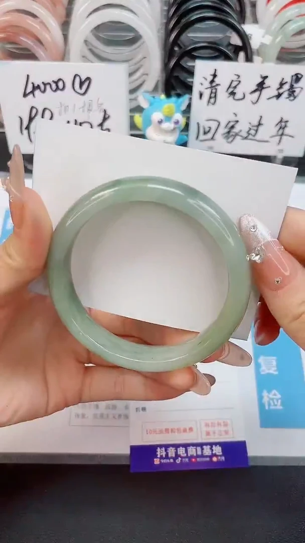 【闪购商品】石英质玉手镯未镶嵌35