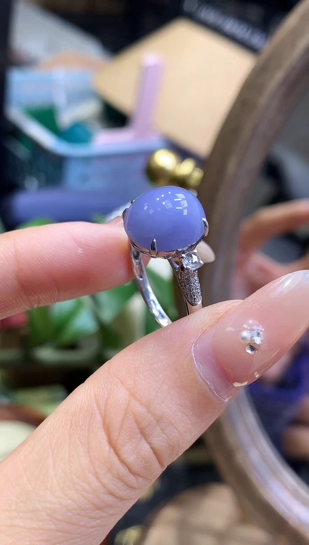 18K金镶嵌挂件翡翠戒指