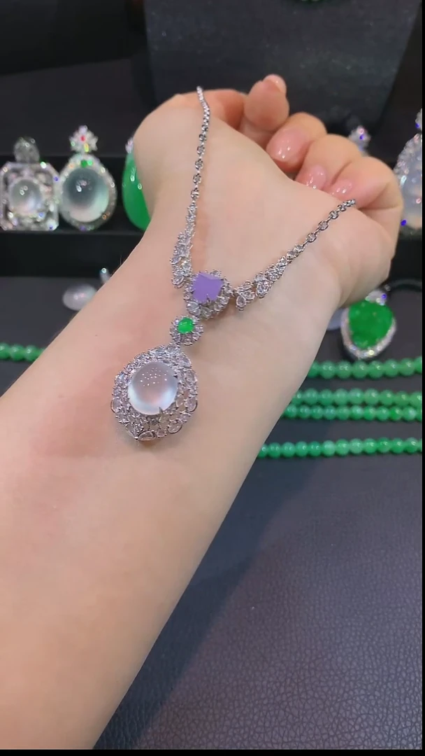 吊坠(不含链)18K金镶嵌翡翠套链