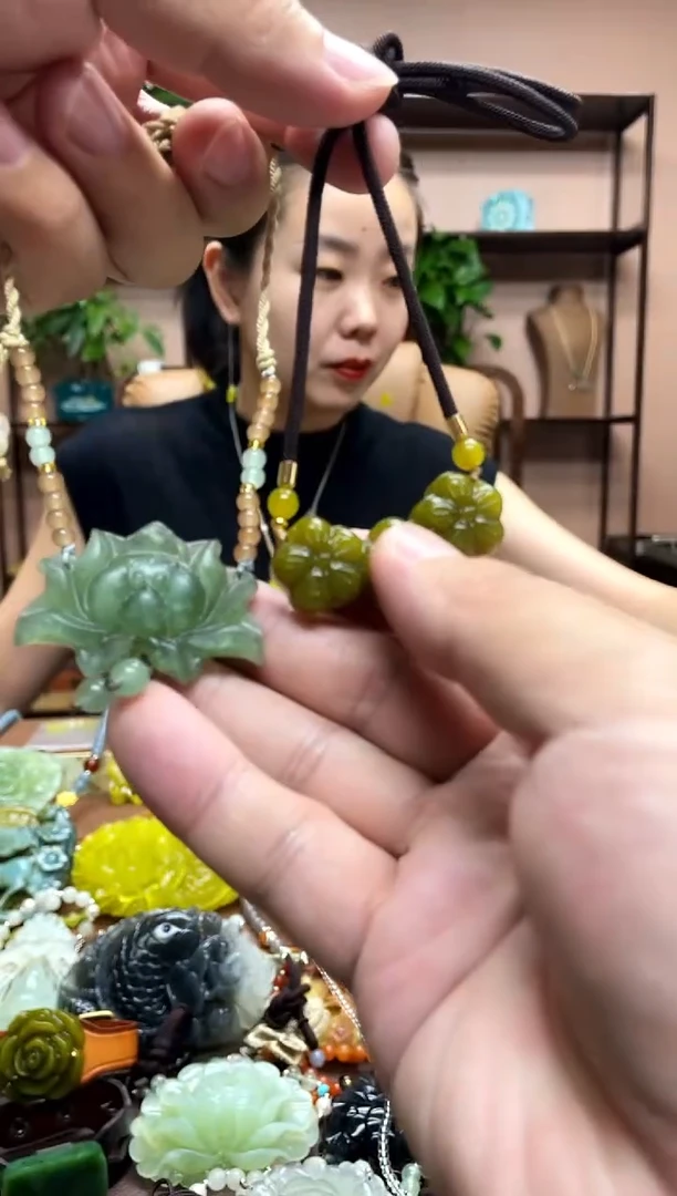 未镶嵌岫玉吊坠·
