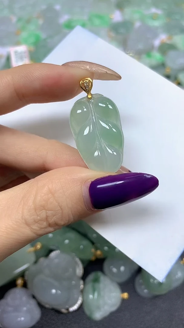 颈饰未镶嵌翡翠