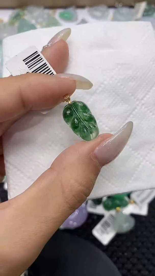 颈饰18K金镶嵌翡翠111111111111