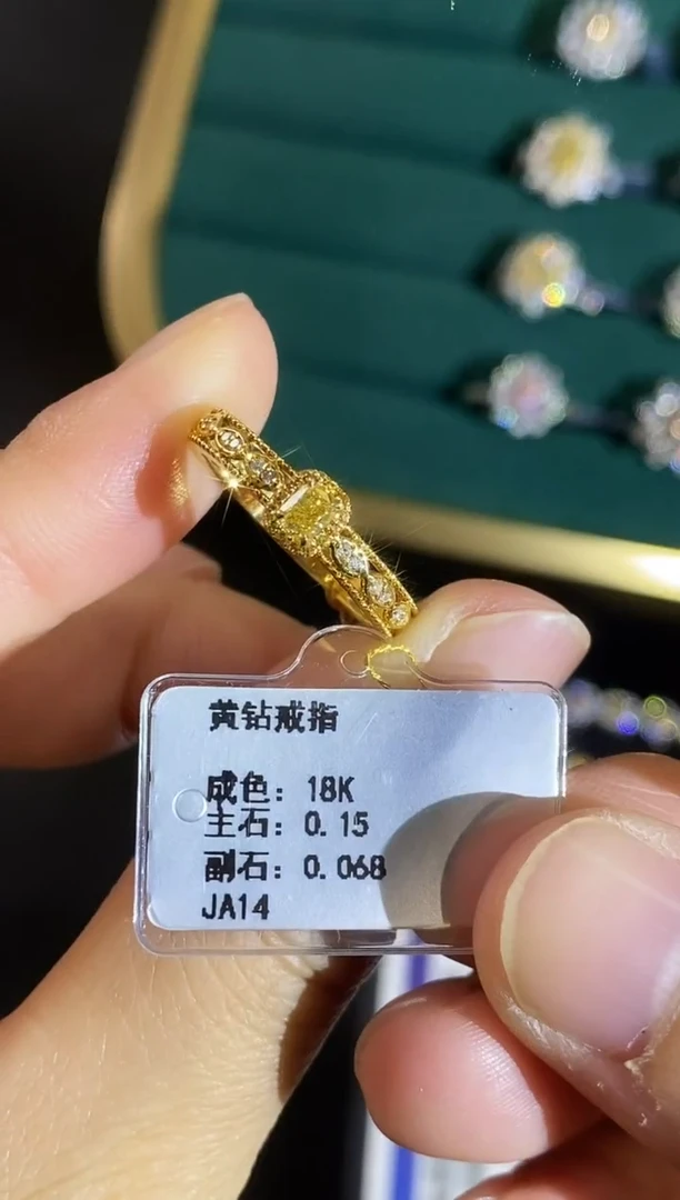 18K金镶嵌戒指钻石000