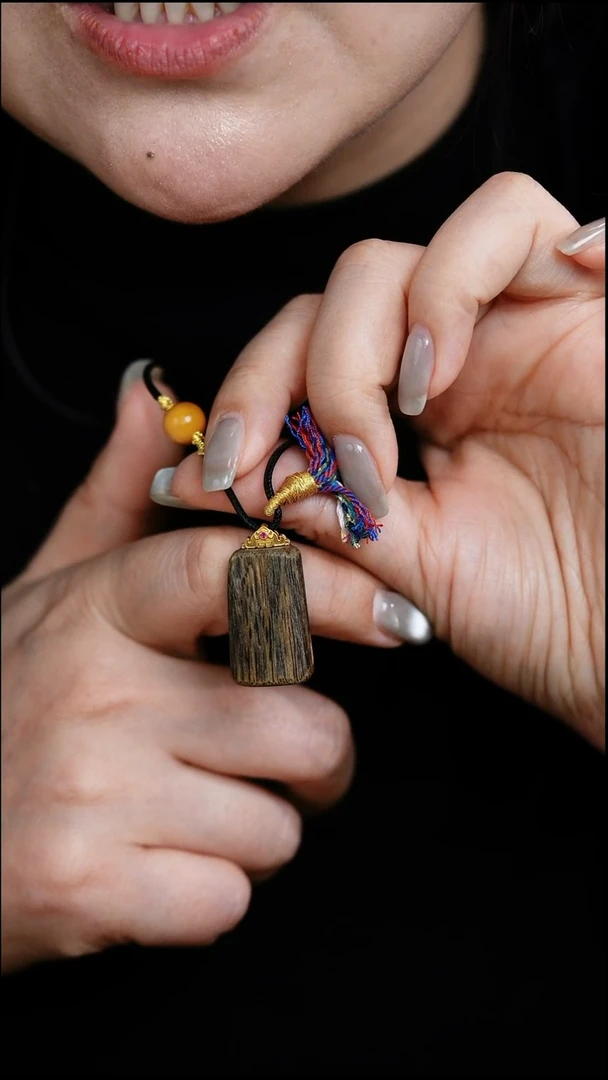 吊坠沉香18K金镶嵌无事牌吊坠