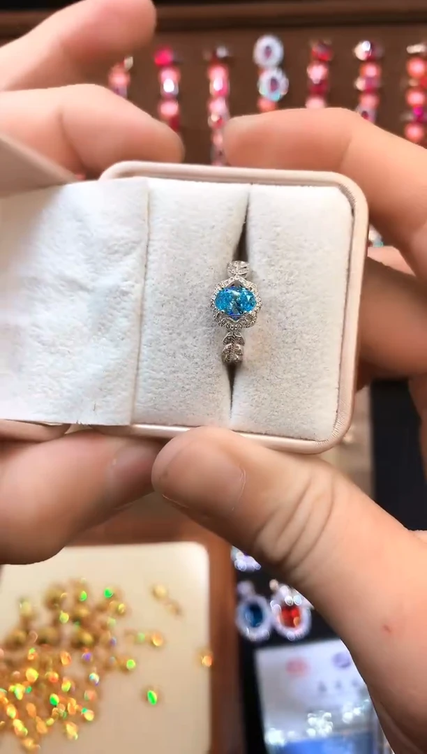 海蓝宝石戒指银S925镶嵌......