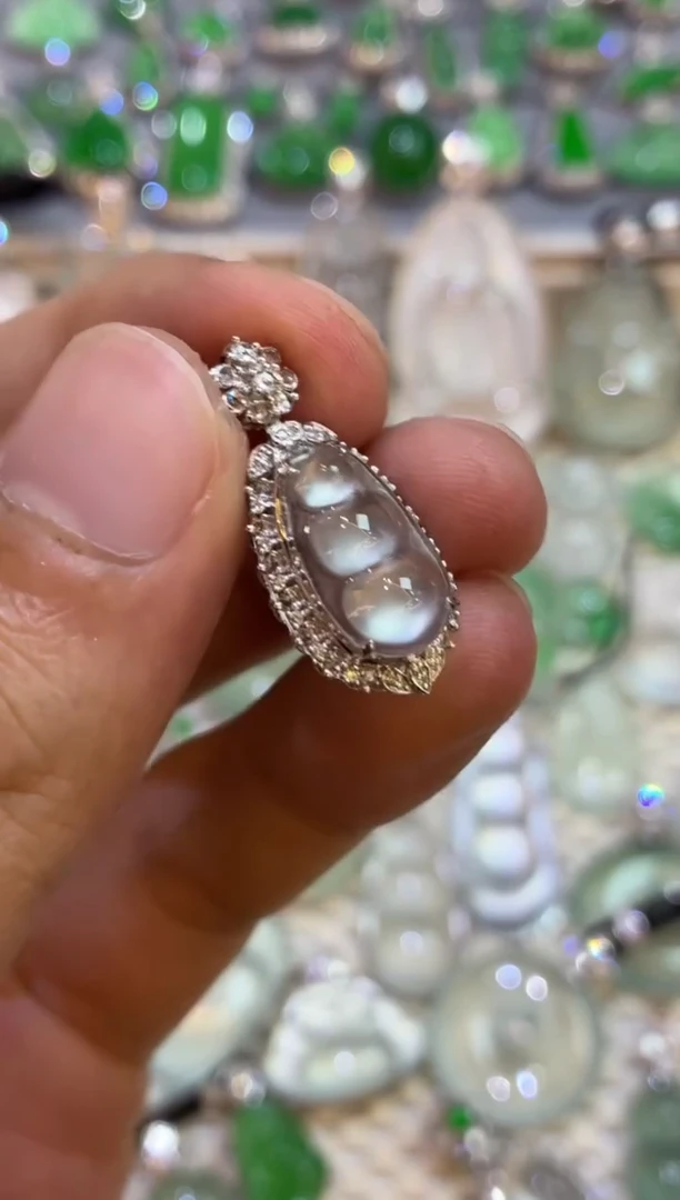 吊坠(不含链)18K金镶嵌翡翠豆子