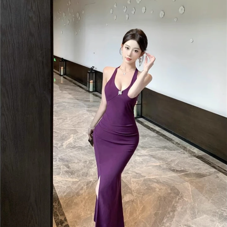 ins紫色镶钻链条挂脖连衣裙夏季新款法式露背纯欲收腰开叉长裙子