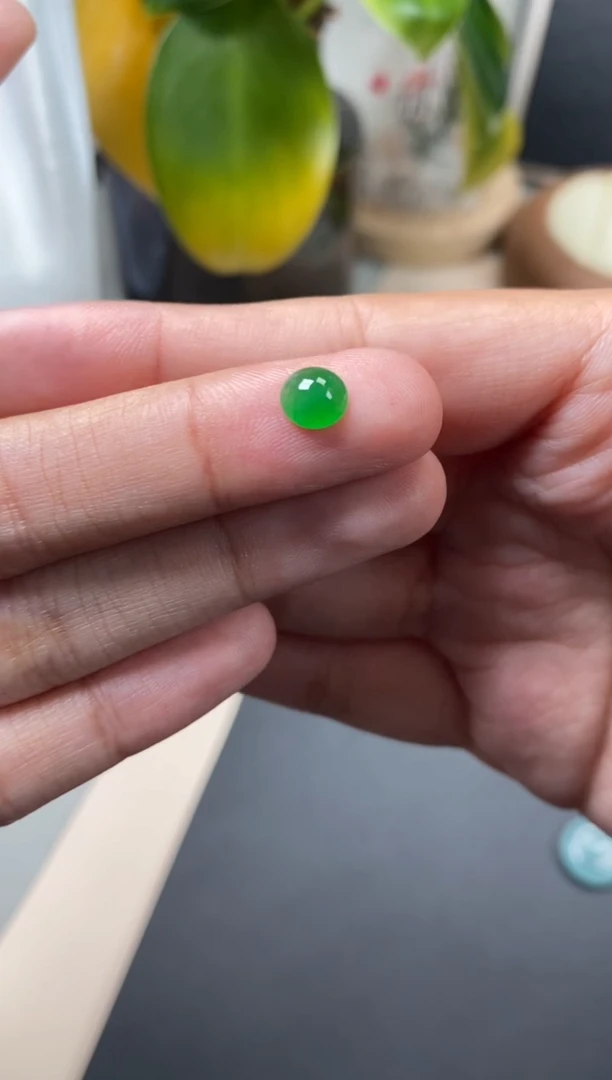 【闪购商品】翡翠颈饰未镶嵌翡翠冰绿蛋面