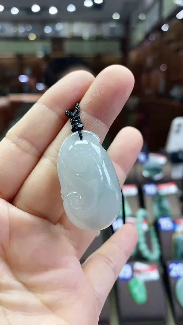 颈饰未镶嵌翡翠如意