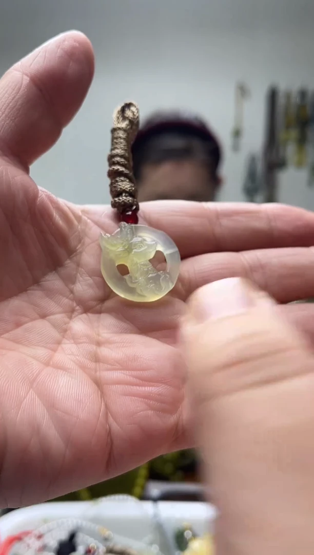 未镶嵌岫玉颈饰·