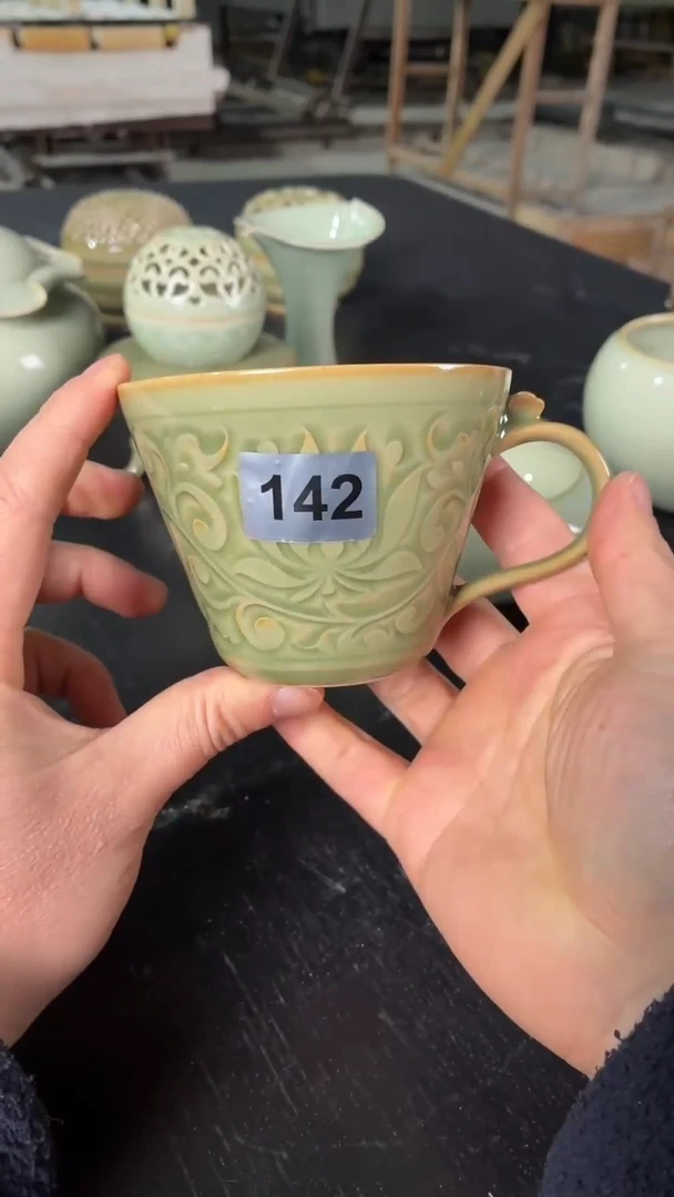 耀州窑仰山缠枝莲纹咖啡杯带蝴蝶微瑕142