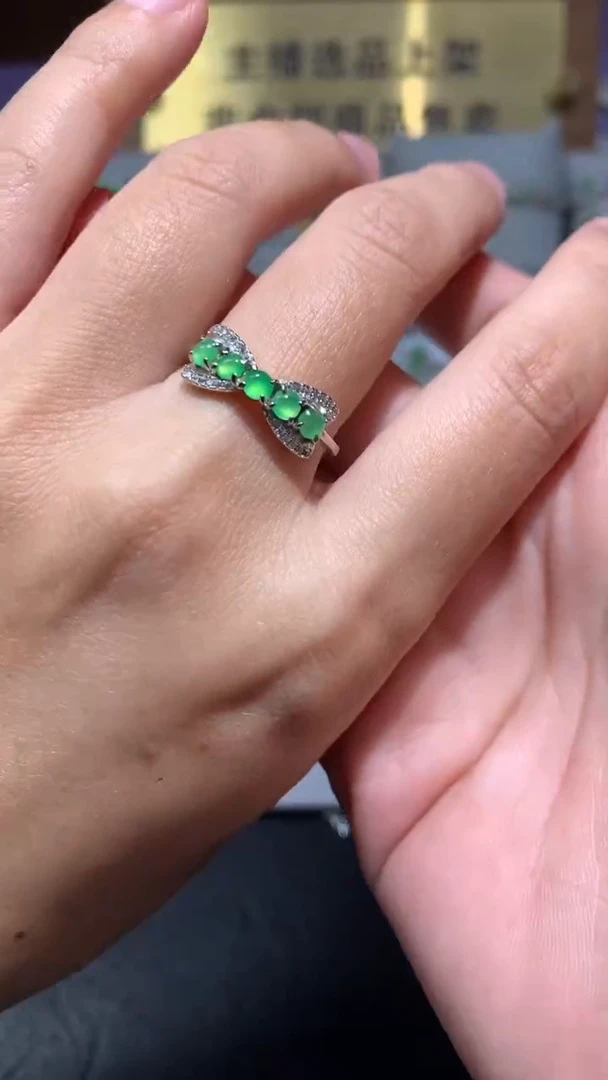 颈饰银S925镶嵌翡翠净货