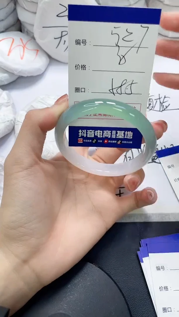 未镶嵌手镯玛瑙/玉髓527