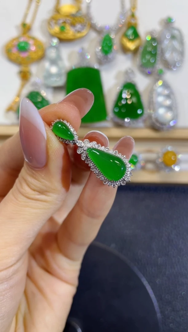 吊坠(不含链)18K金镶嵌翡翠团购9