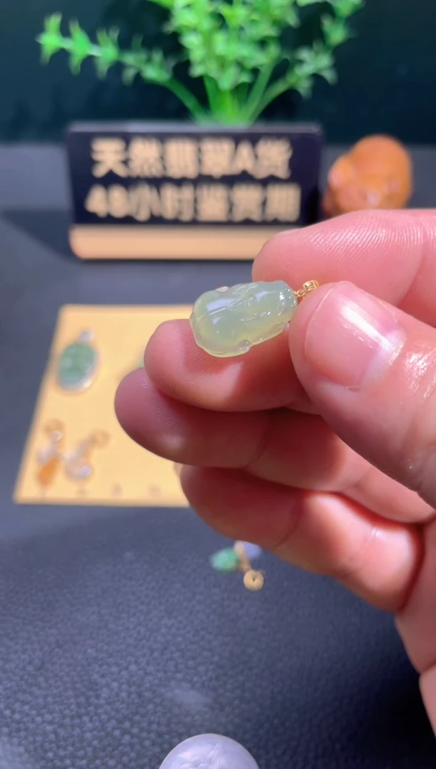 颈饰18K金镶嵌翡翠翡翠