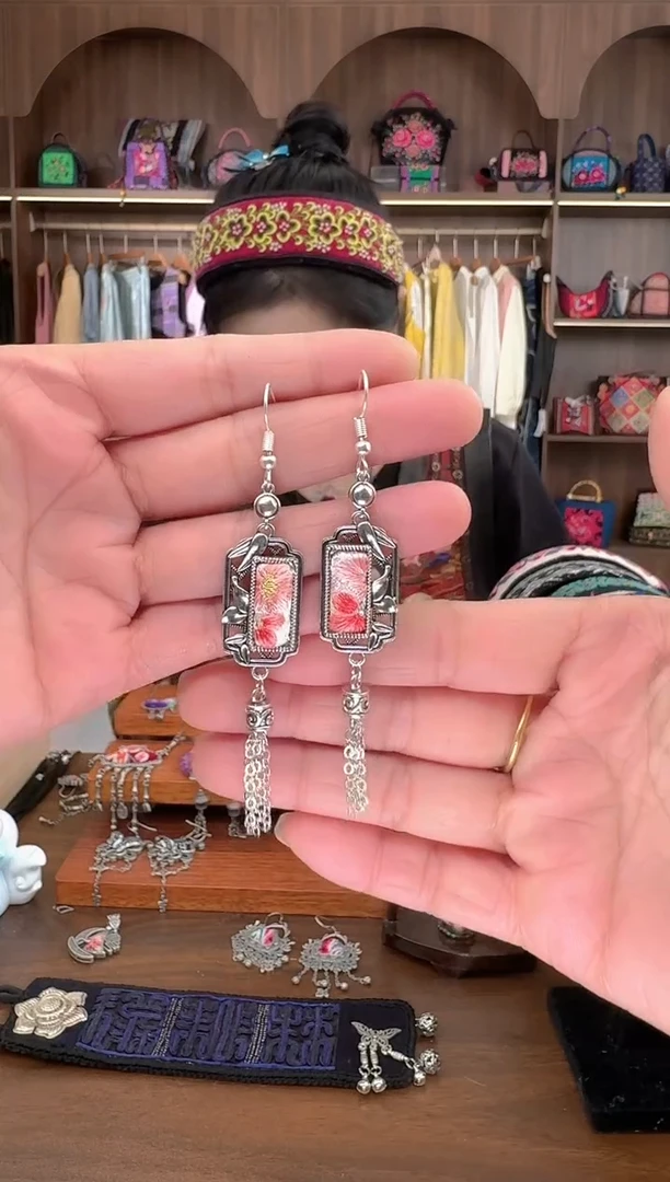 【闪购商品】织绣扶光苗绣传承41