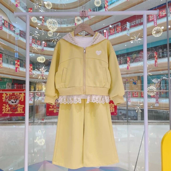 皇室童缘2025春季女童休闲时尚甜美黄色爱心套装