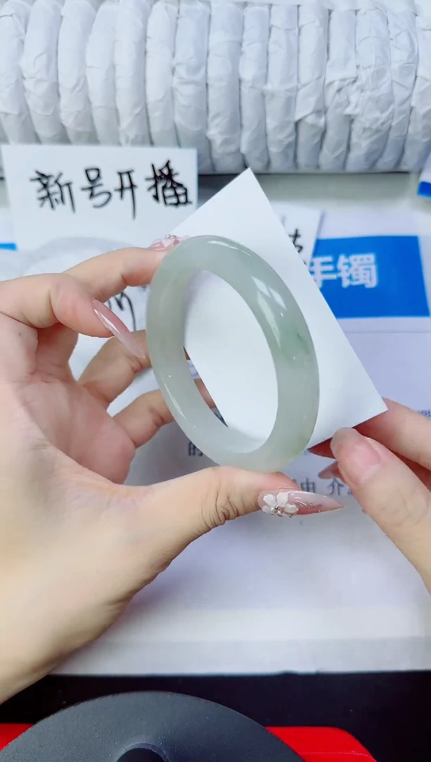 石英质玉手镯未镶嵌69/59.8