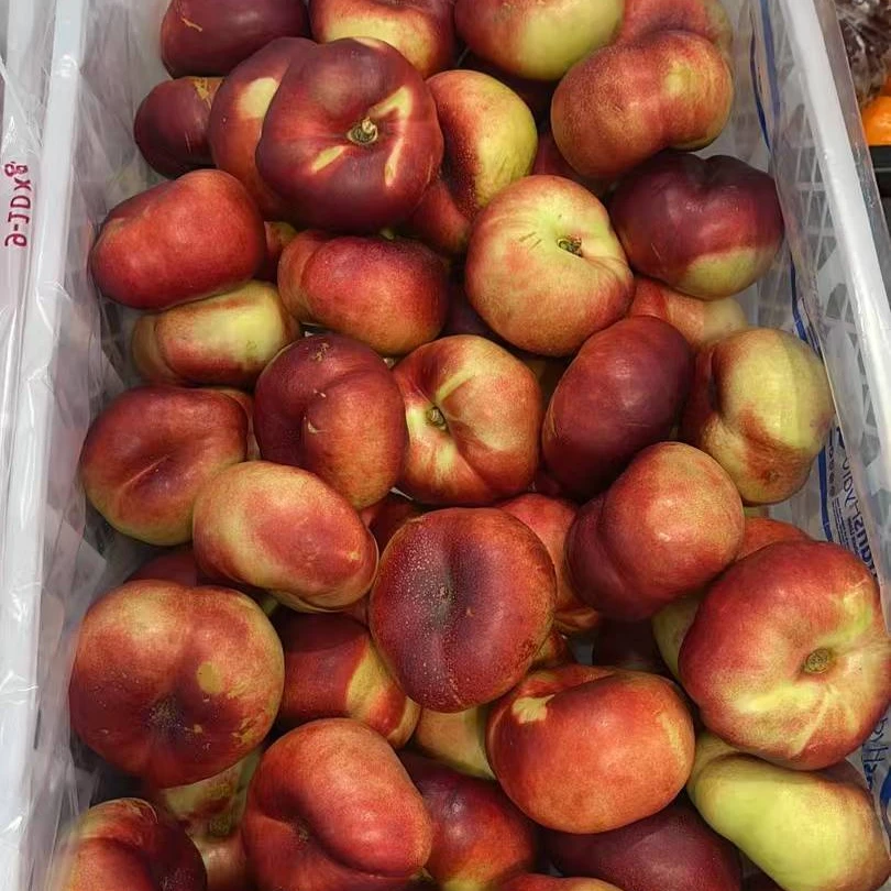 蟠油桃   新到的货是脆甜的   爱吃软的回去放几天在吃