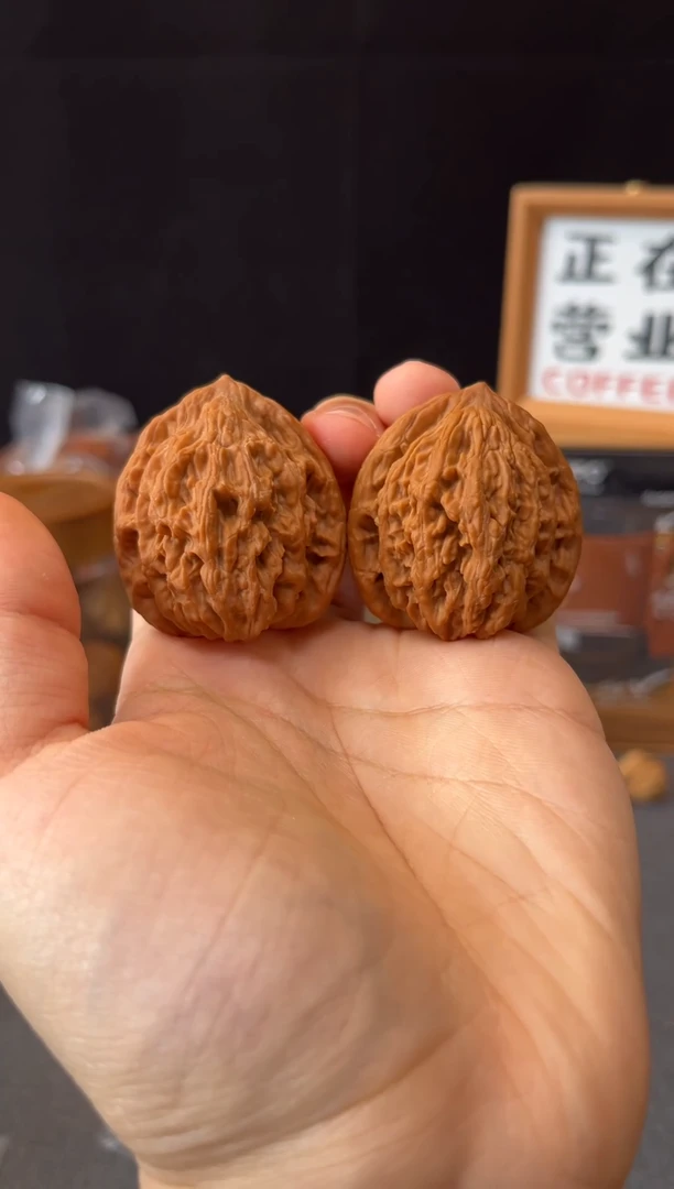 文玩核桃把件堂上虎头